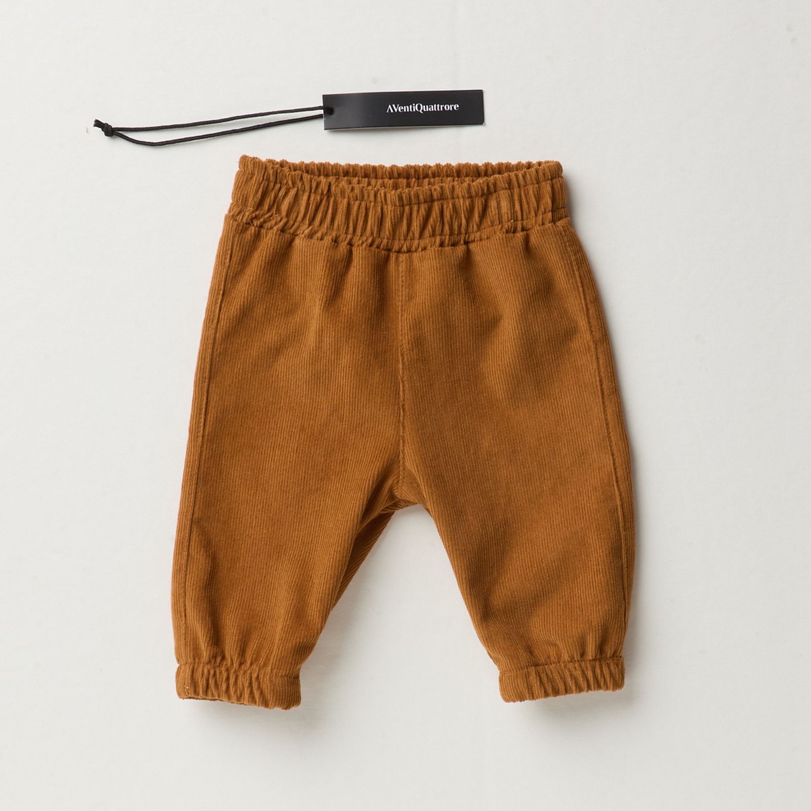 Pantalone in velluto morbidissimo per un comfort e uno stile senza tempo per il tuo bambino