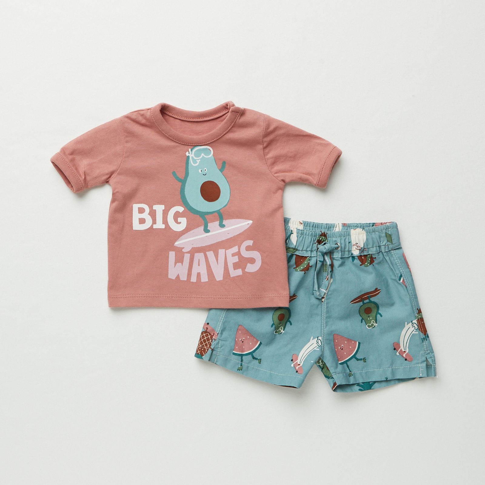 Completo Mare Boy Colorato e Confortevole per Bambini Pronto per Avventure Estive e Divertimento Sotto il Sole